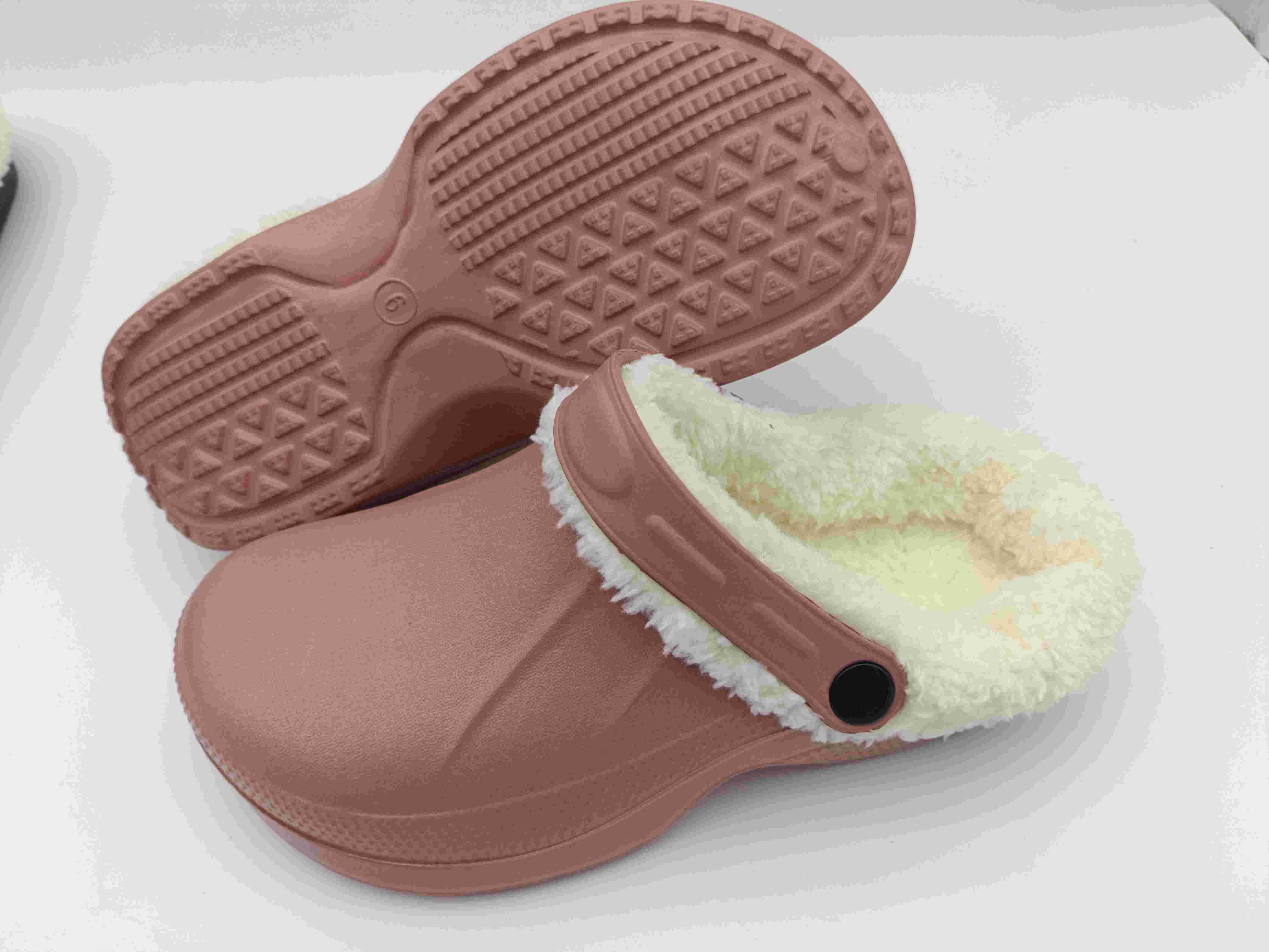 Customized Design EVA Winter Warm Clog with Fur Lining Garden Clogs