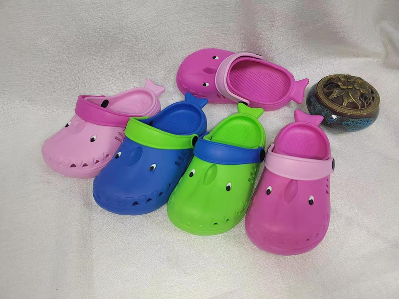 Summer Non-Slip Lightweight EVA Outdoor Clog Cute Cartoon Shark Slippers Baby Clogs Garden Shoes