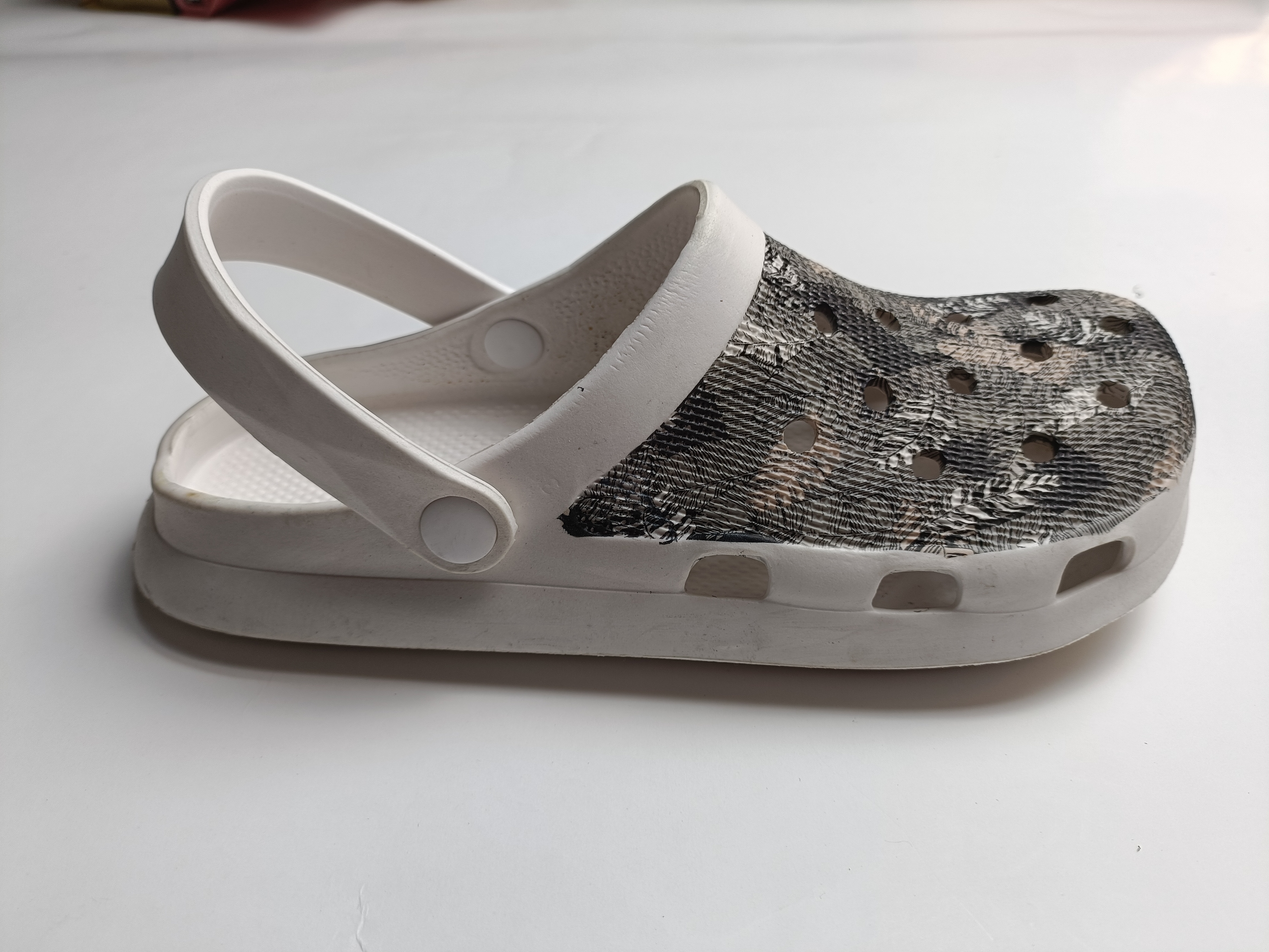 Summer Clogs EVA Sandals Men Slipper Air Hole Garden Slipper Shoes