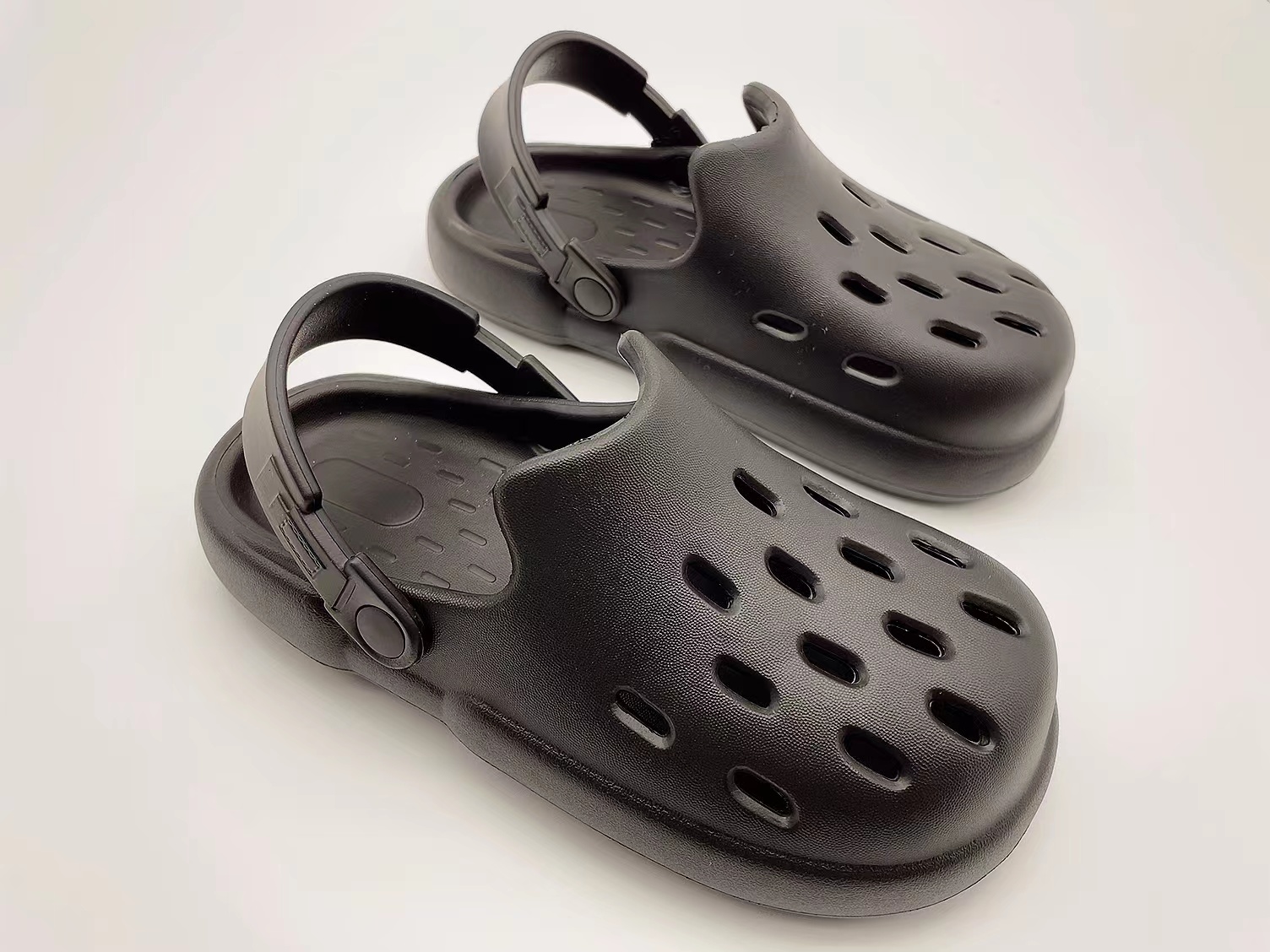 OEM Medium Thick Bottom Sandals Shoes Soft Comfortable Lady Garden Clogs