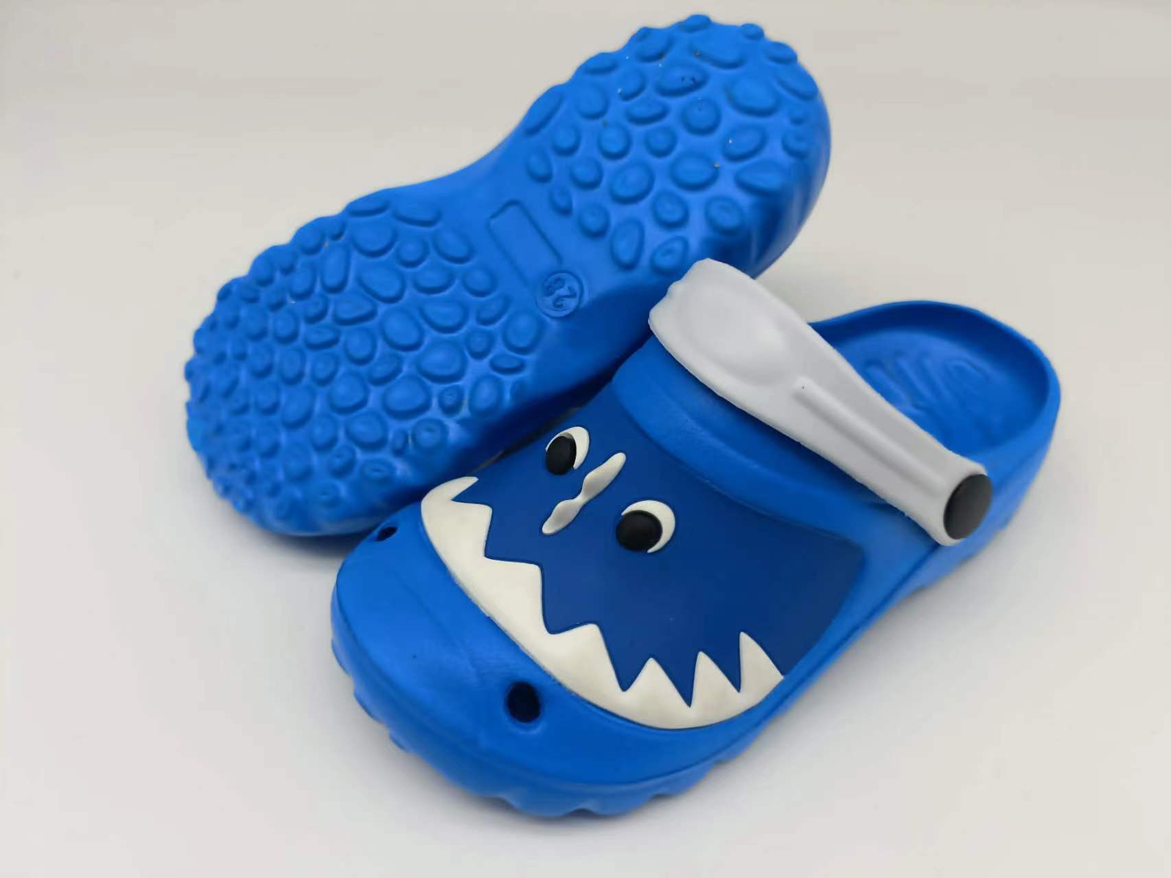 Custom Kids Holes Sandals Hollow Breathable Outdoor Summer Garden Shoes EVA Clogs 