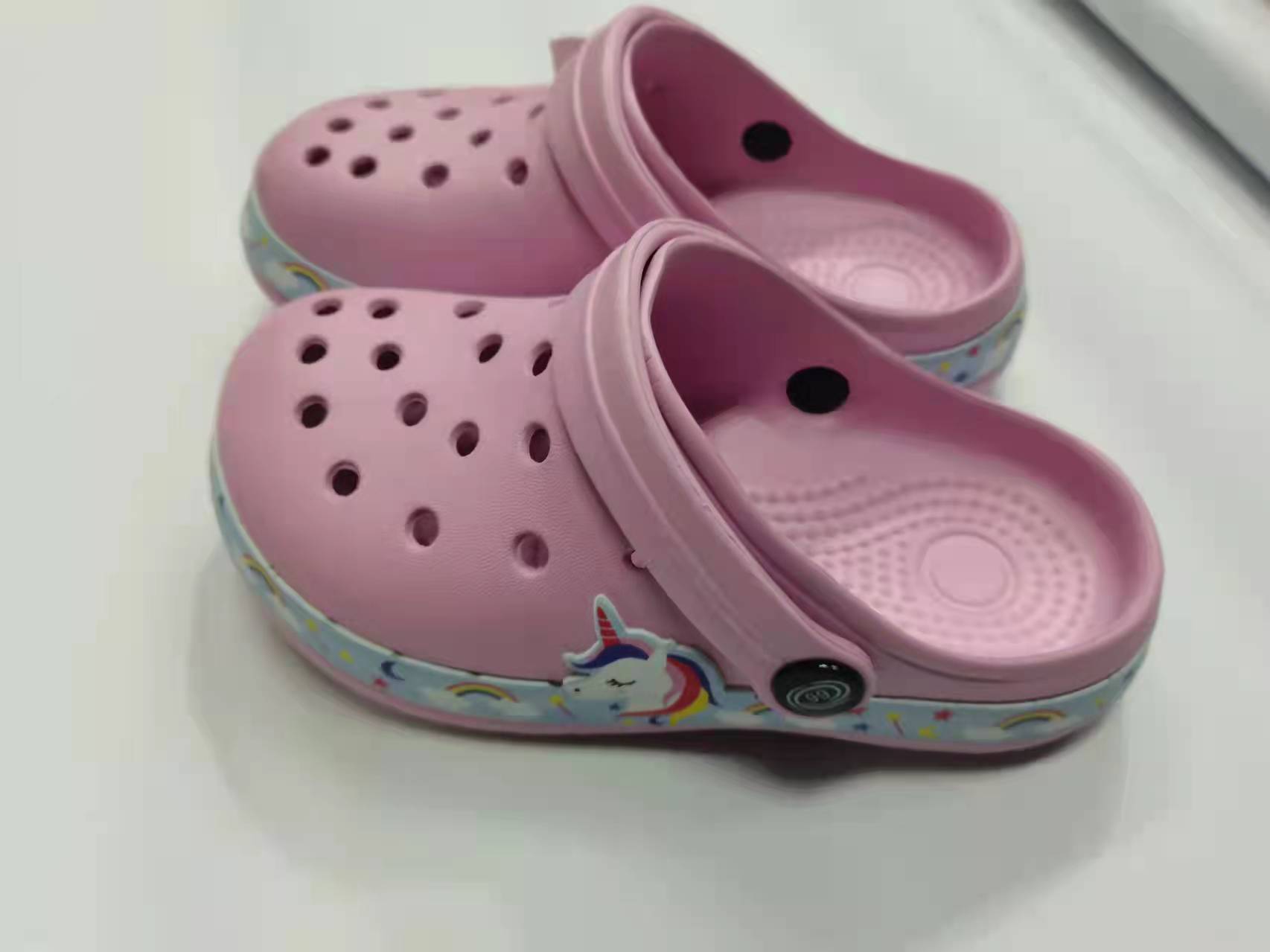Summer Comfort Sandals Baby Boys Girls Outdoor Beach Slippers Sandals Children Soft Soled Cave Hole Baby Clogs Shoes