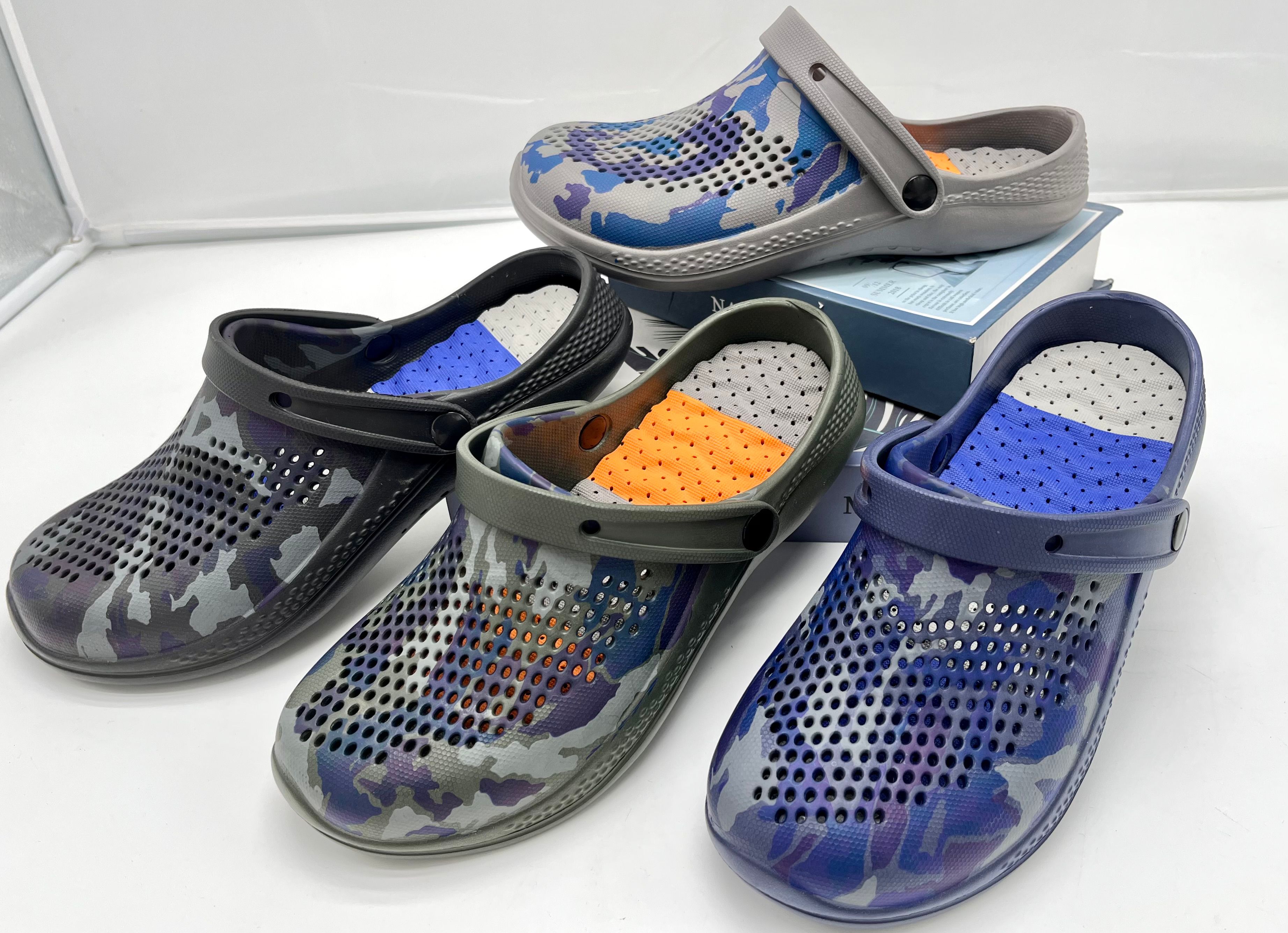 Popular Summer Comfortable Garden Sandal Men Hole Slippers EVA Clogs