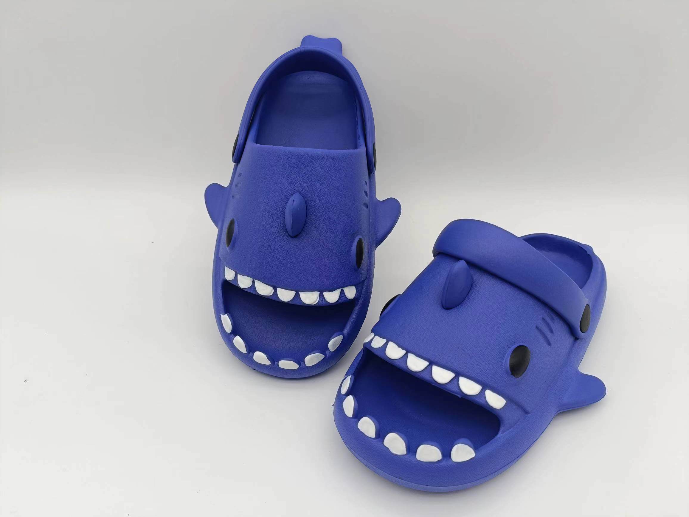 Flat Sandals EVA Kids Clogs Soft Comfortable Lightweight Indoor Children Slippers with Shark Shape Environmentally Friendly Materials