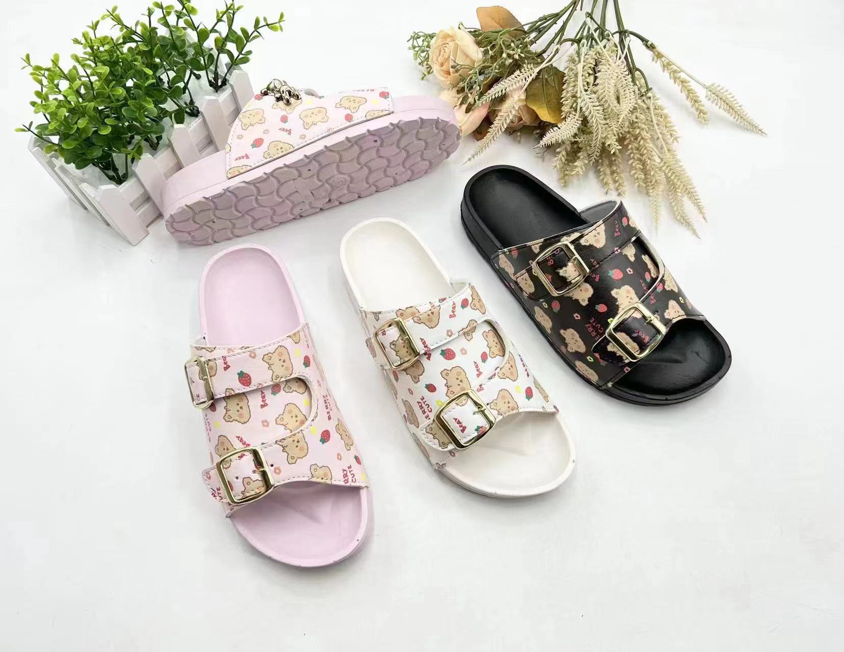 Summer Female Shoes Fashion Ladies Slippers And PVC Sandals For Beach
