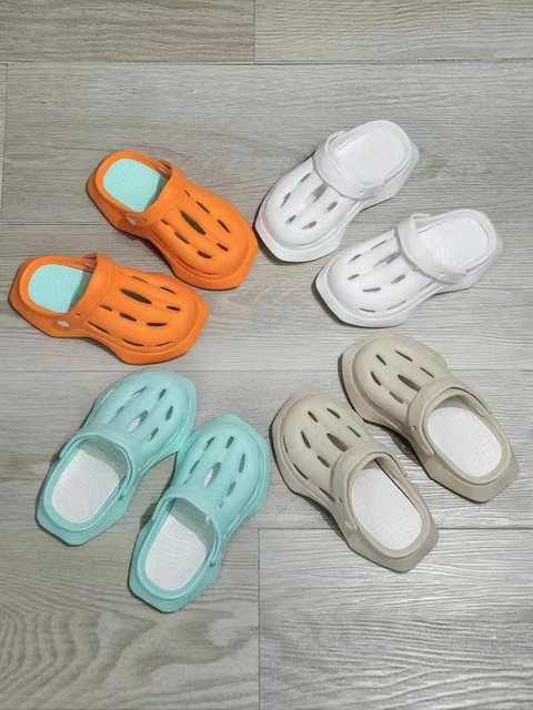 Customized Fashion Trend EVA Environmentally Friendly Summer Clogs Lady Garden Clogs