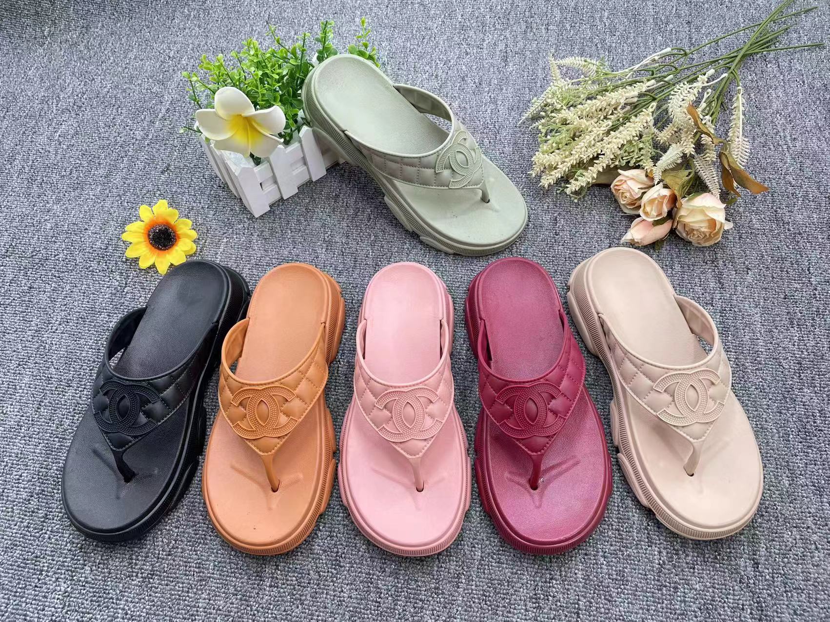 Ladies Beach Flat Slippers Slide Outdoor Sandals for Women Flip Flops