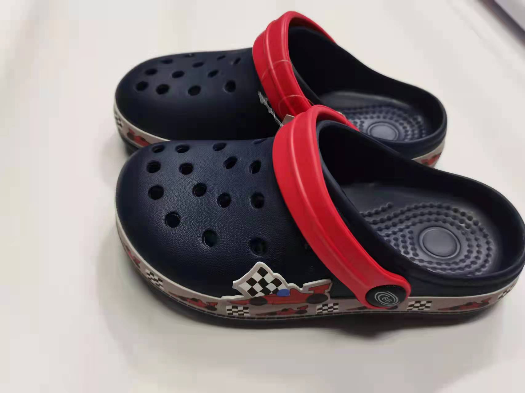 Summer Comfort Sandals Baby Boys Girls Outdoor Beach Slippers Sandals Children Soft Soled Cave Hole Baby Clogs Shoes