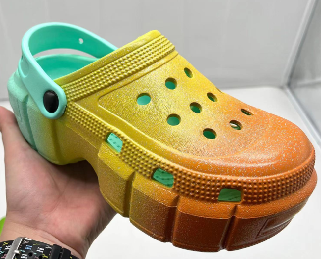 OEM Non Slip Wear Resistant Sole EVA Lightweight Comfort Lady Clogs
