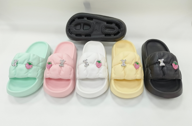 Customized EVA Satin Patterned Slippers Light Weight Waterproof Women Slipper