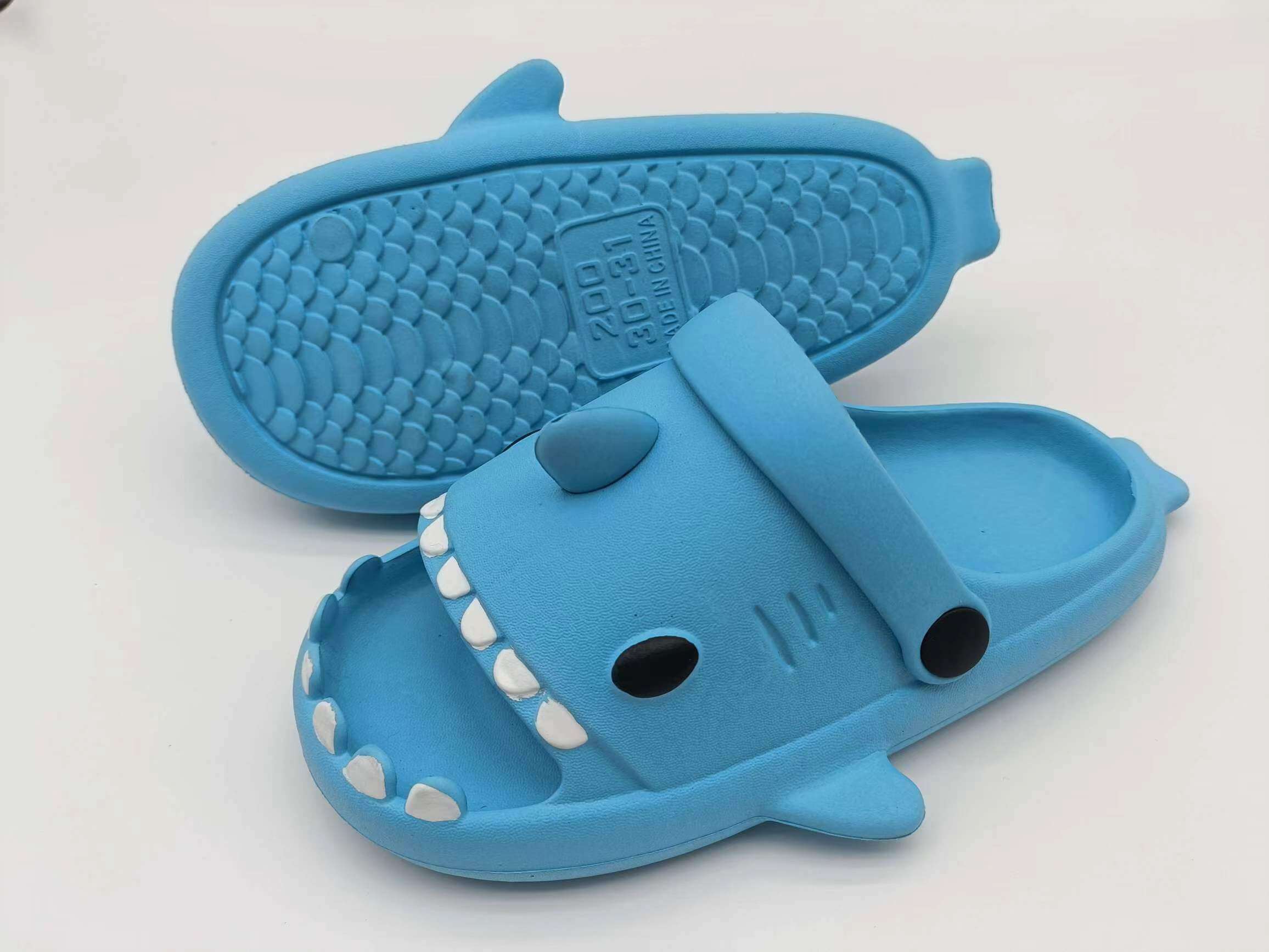 Flat Sandals EVA Kids Clogs Soft Comfortable Lightweight Indoor Children Slippers with Shark Shape Environmentally Friendly Materials