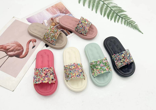 Hot Sale Shine Bead Slice Pvc Outdoor Sandals Shoes Children Fashion Slippers for Litter Girl