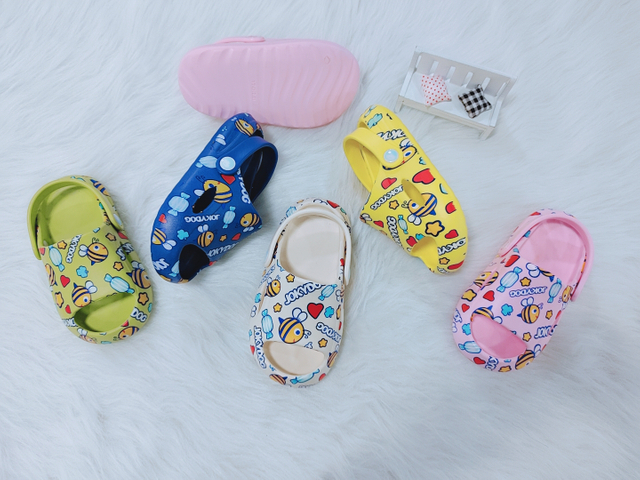 Custom EVA Cute Kids Sandals Summer Pool Kids Children′ S Outdoor Sandals
