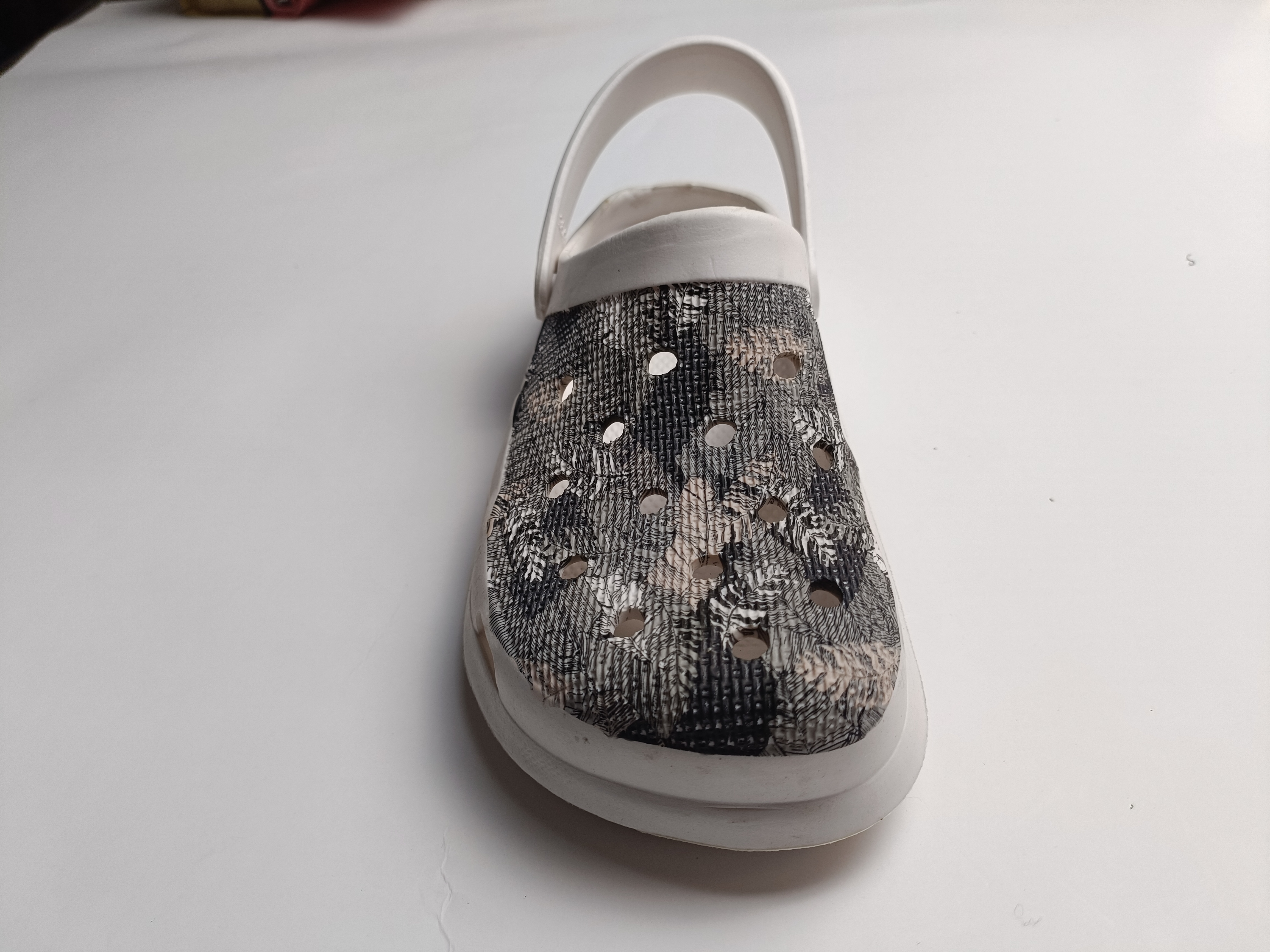 Summer Clogs EVA Sandals Men Slipper Air Hole Garden Slipper Shoes