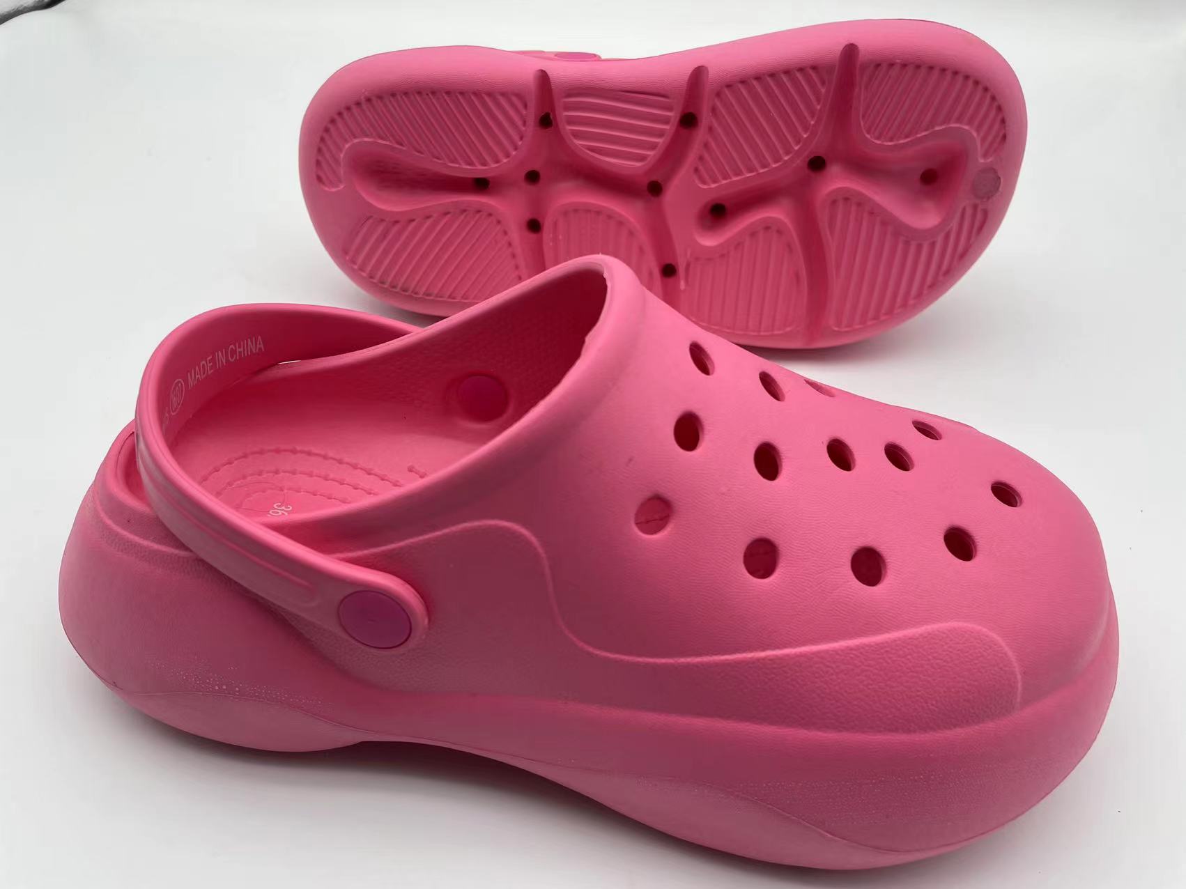 OEM Summer Beach Foot Feel Comfortable Shoes Thick Soled Garden Clogs 
