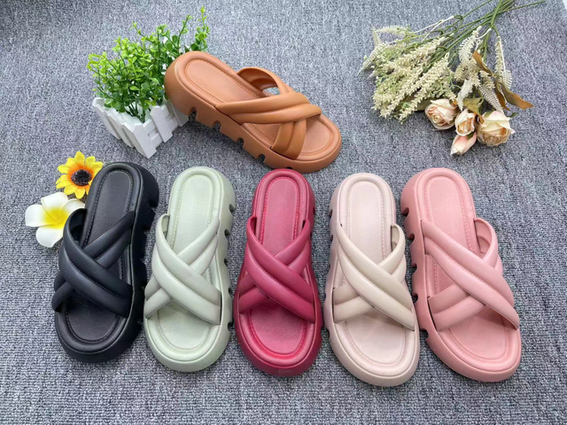 Custom Fashion Trend Light weight Lady Sandal Slippers PVC women slipper