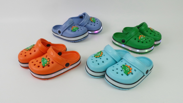 Summer Beach Cartoon Hole Baby Slippers Anti-Slippery Garden Shoes with Lights