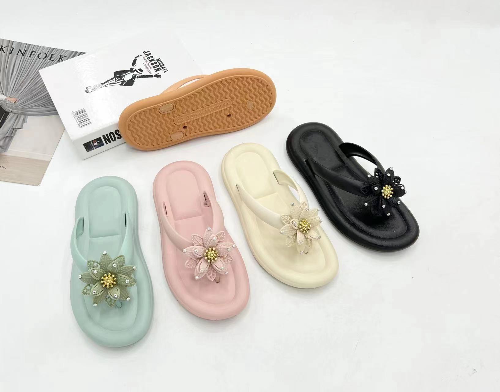 New Slippers Korean Version Bow Tie Flat Sandals Flip Flops for Ladies Non-slip Holiday Beach Shoes
