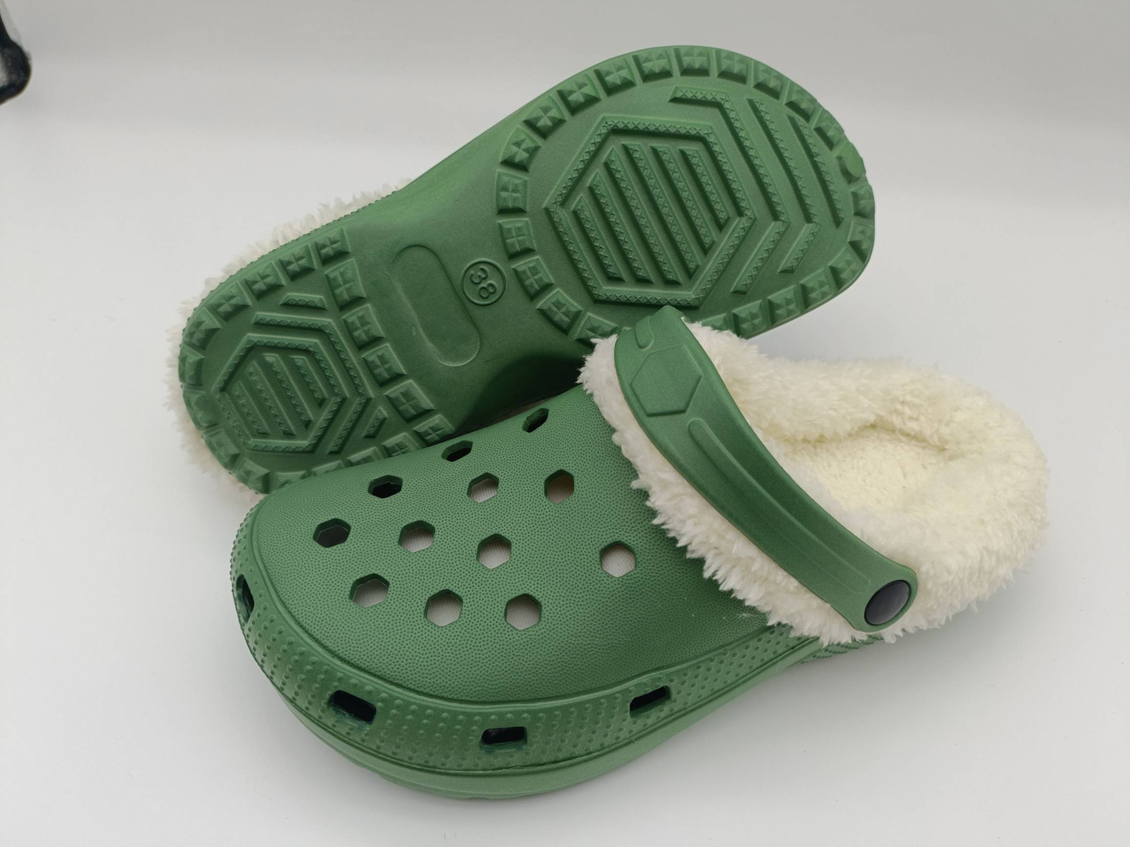 Customized Footwear Kids Slippers Anti Slip EVA Clogs Shoes with Fur Lining 