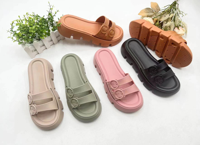 Custom Fashion Outdoor Beach PVC Casual Slides Slippers for Women